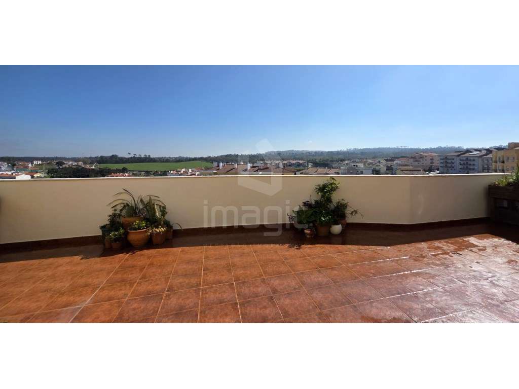 Apartamento T4+1 com terraço no centro da vila de Mafra - Grande imagem: 4/38