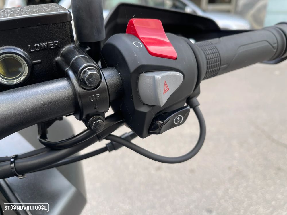 Honda ADV 350 Special Edition - 11