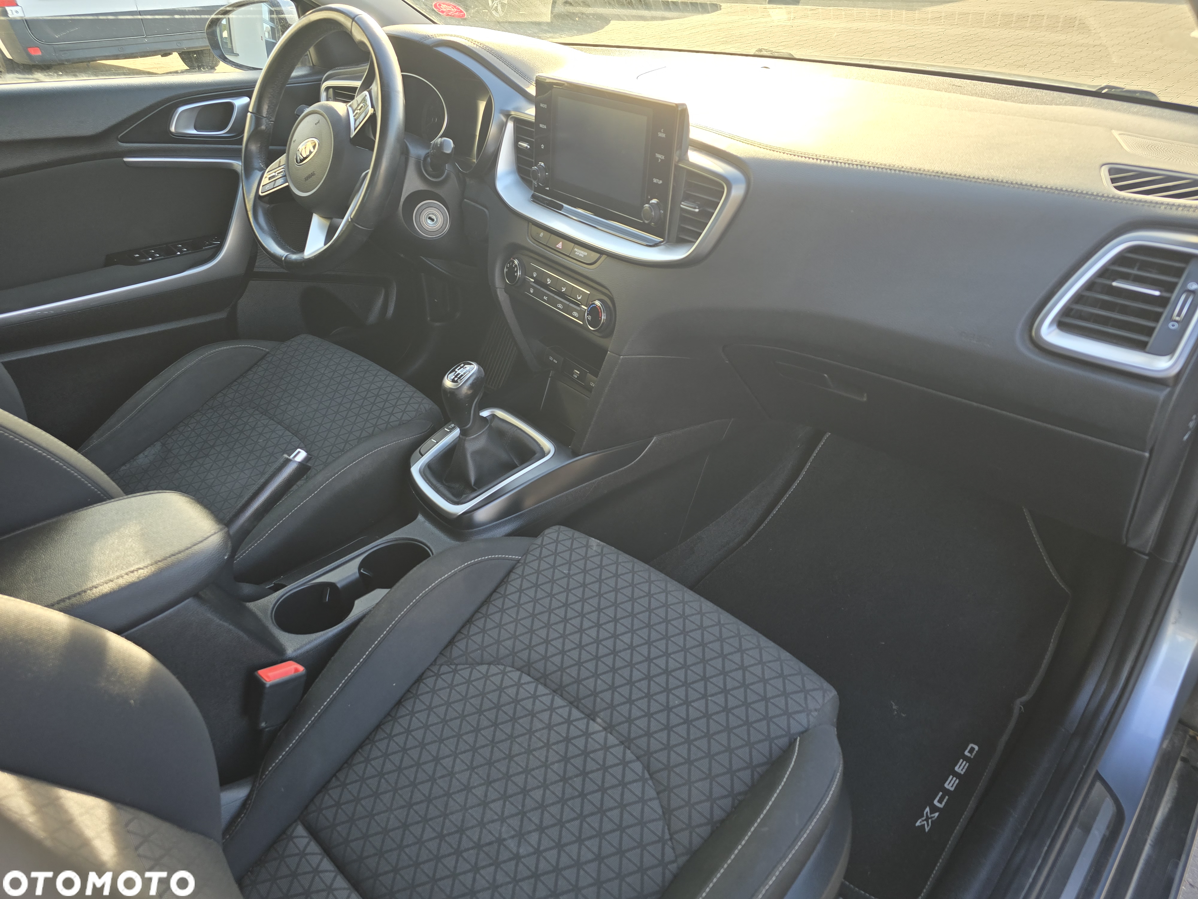 Kia XCeed 1.0 T-GDI L Business Line - 13