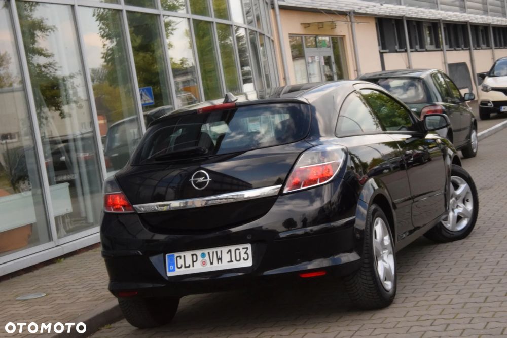 Opel Astra GTC 1.6 Black&White - 7