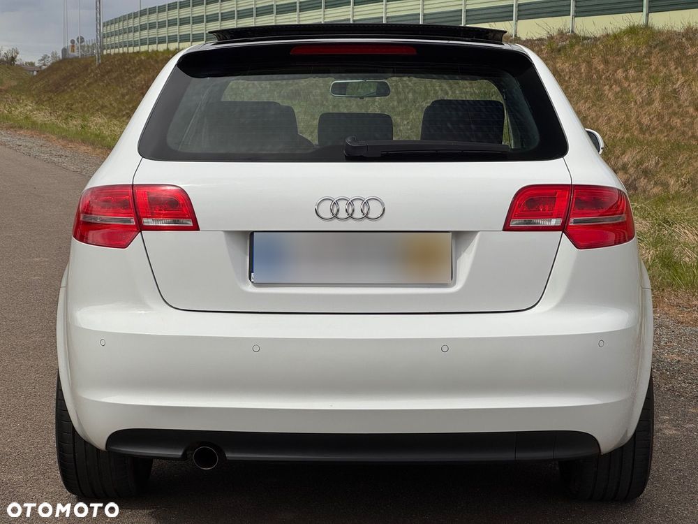 Audi A3 Sportback 2.0 TDI DPF S line Sportpaket - 4