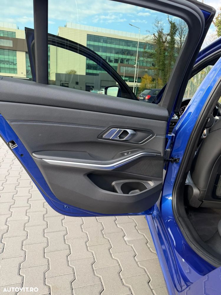 BMW Seria 3 320d xDrive AT - 36