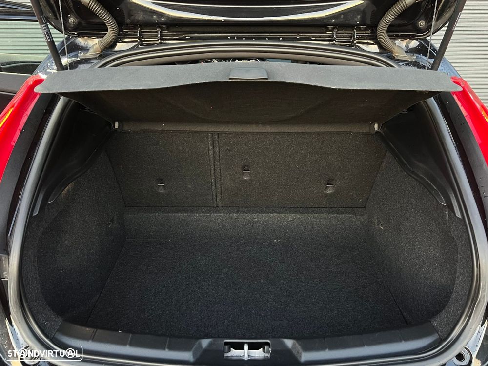 Volvo V40 2.0 D2 R-Design - 32