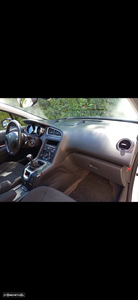 Peugeot 5008 1.6 HDi 7L Allure - 37
