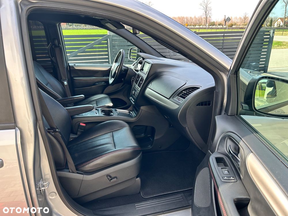 Dodge Grand Caravan 3.6 R/T - 11