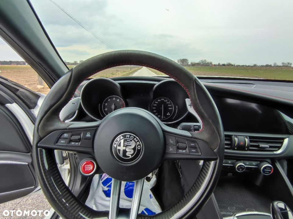 Alfa Romeo Giulia 2.9 V6 Bi-Turbo AT8 Quadrifoglio - 14