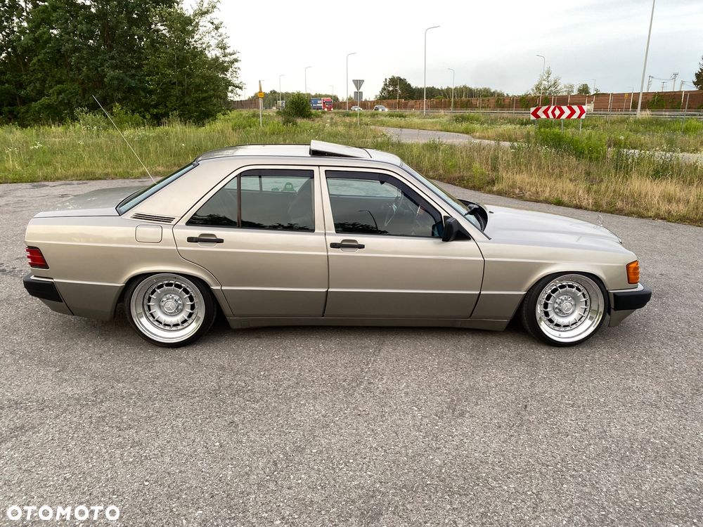 Mercedes-Benz W201 (190) - 3