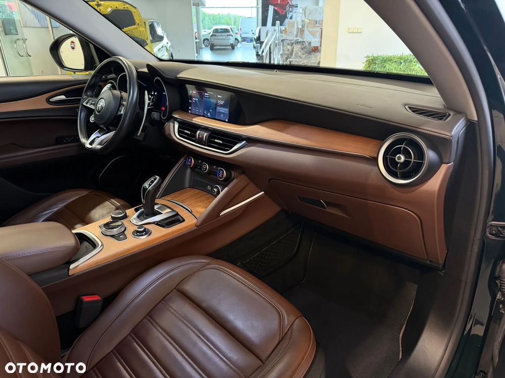 Alfa Romeo Stelvio 2.0 Turbo Veloce Q4 - 13