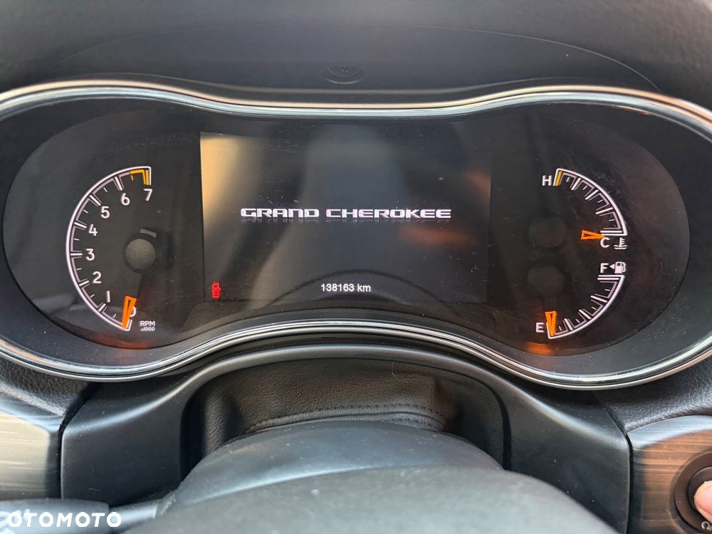 Jeep Grand Cherokee - 23