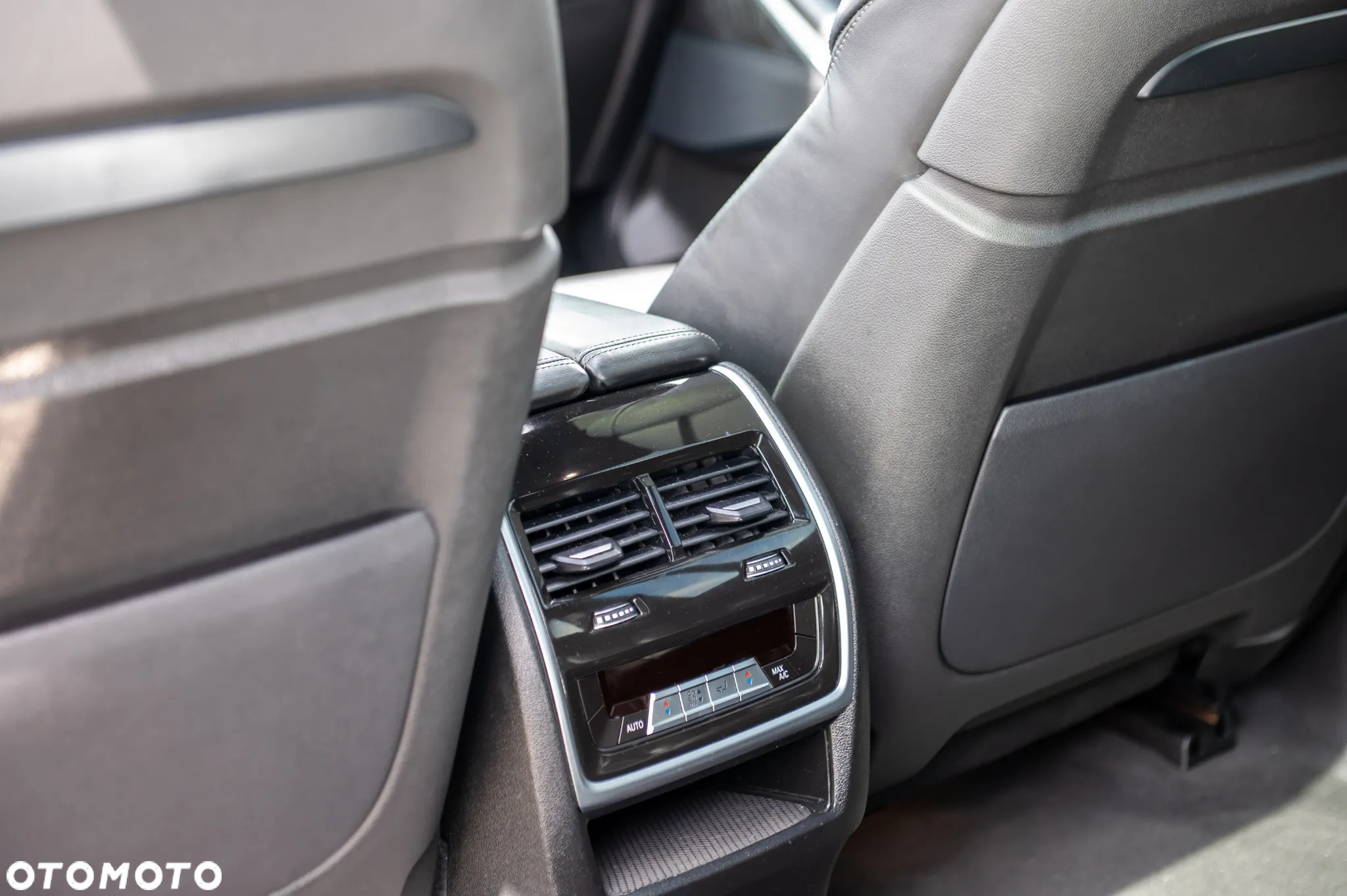 BMW X7 - 24
