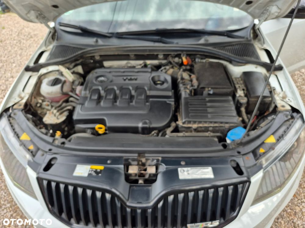 Skoda Octavia 2.0 TDI DSG RS - 24