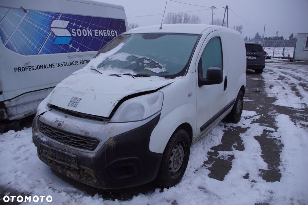 Auto na części - Fiat Fiorino III Lift 1.3 Multijet 73504436 46342387 249 2022R Silnik Skrzynia Drzwi Maska Błotnik Zderzak Szyba Lampa Klamka Deska Kokpit Sterownik Moduł Czujnik Licznik Wyświetlacz Panel Kierownica - 1