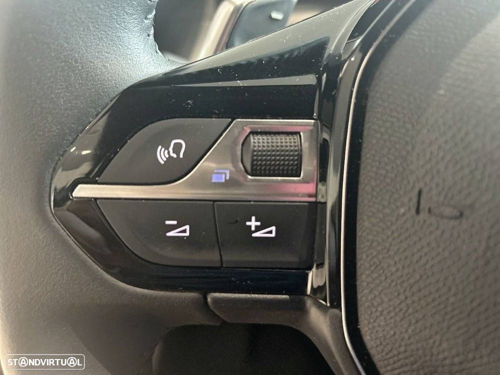 Peugeot 2008 1.2 Hybrid Allure e-DCS6 - 15