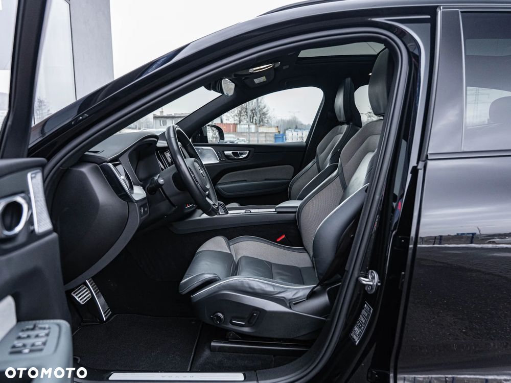 Volvo XC 60 B4 D AWD Plus Dark - 23