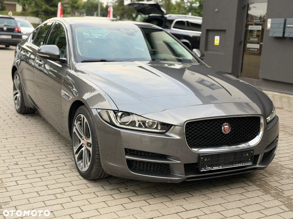 Jaguar XE 2.0 D Portfolio - 5