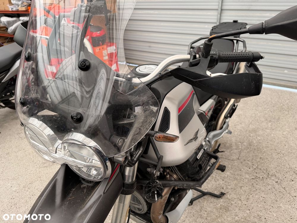 Moto Guzzi V85 - 25