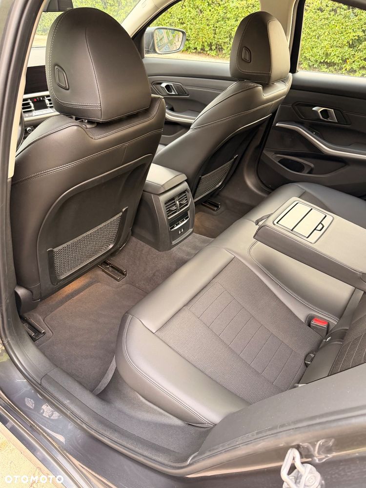 BMW Seria 3 318i - 12