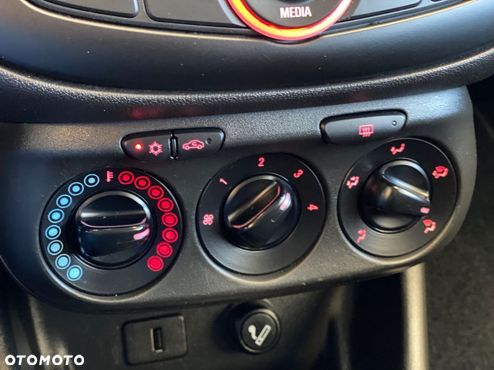 Opel Corsa 1.2 Cosmo - 23