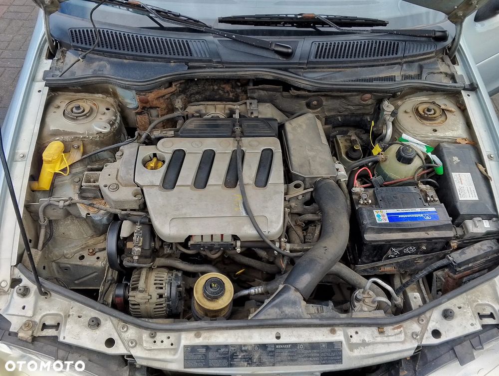 Renault Megane I FL (99-02r.) 1.4 B 95KM. Silnik K4J 714 Skrzynia JC5 107.Cały na części. GWARANCJA !!!  Przód Tył Zestaw Komplet Drzwi Klapa Zderzak Błotnik Maska Grill Atrapa Szyba Pas Lampa Lusterko Boczki Fotel Kanapa Kokpit Deska Rozdzielcza Przełącznik Włącznik Sterownik Przewody Wiązka Instalacja Moduł Komputer Czujnik Listwa Pompa Alternator Wtryski Głowica Rozrusznik Kompresor Sprzęgło Dwumas Silnik Skrzynia ABS Klimatyzacji Paliwa Wspomagania Kolektor Turbina Przepustnica Zawór Chłodnica Koło Hak Belka Sanki Zawieszenie Mcpherson Półoś Amortyzator Wydech Tłumik Zacisk Most - 9