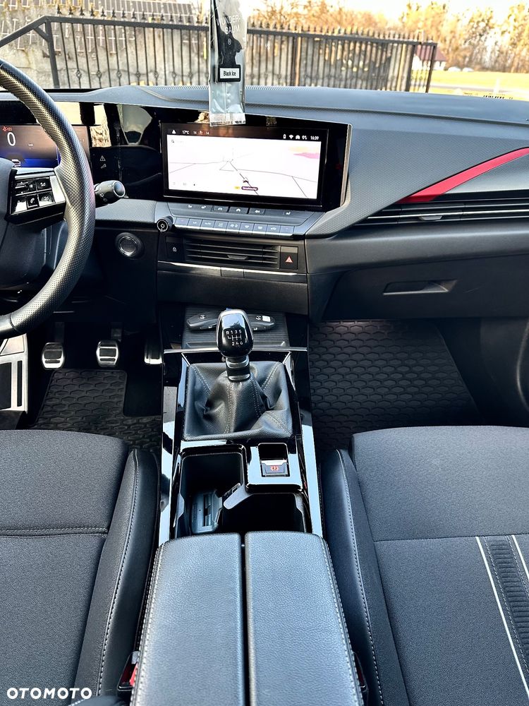 Opel Astra 1.2 Turbo GS - 32