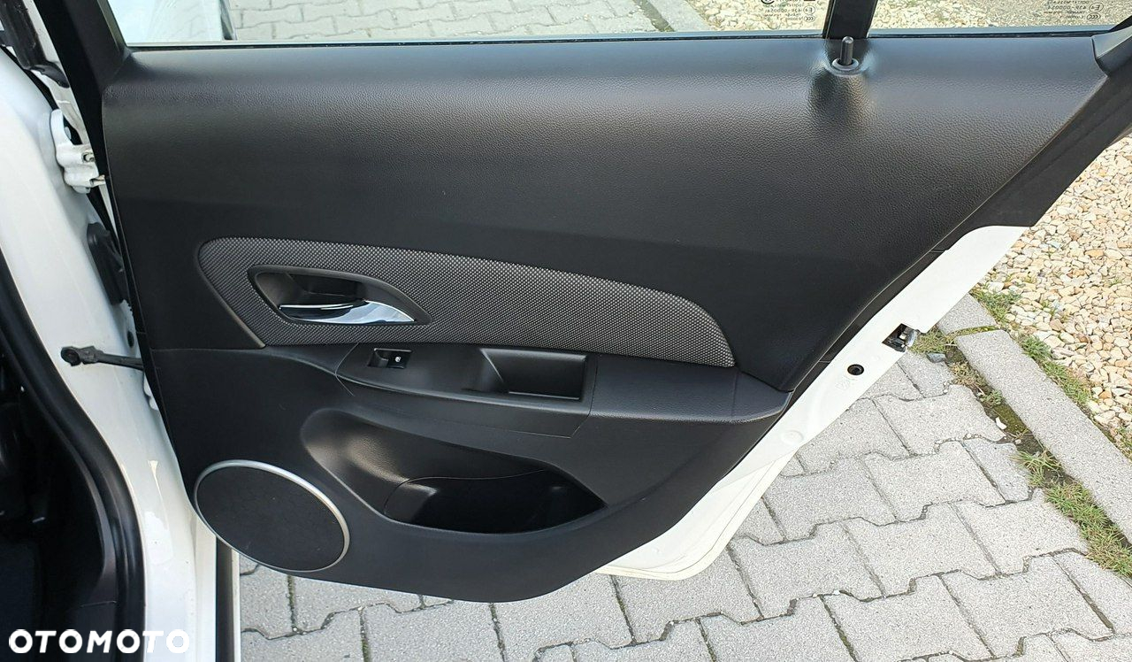 Chevrolet Cruze - 23