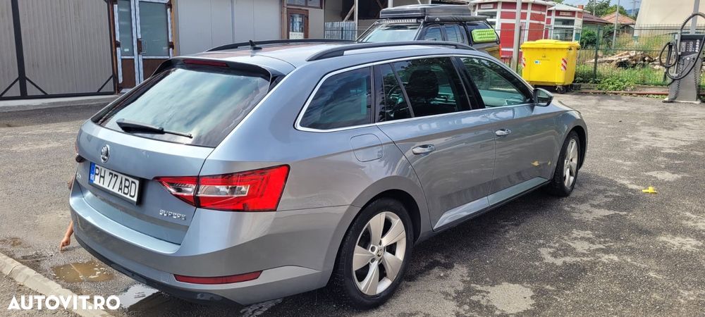 Skoda Superb Combi 2.0 TDI DSG Ambition - 8
