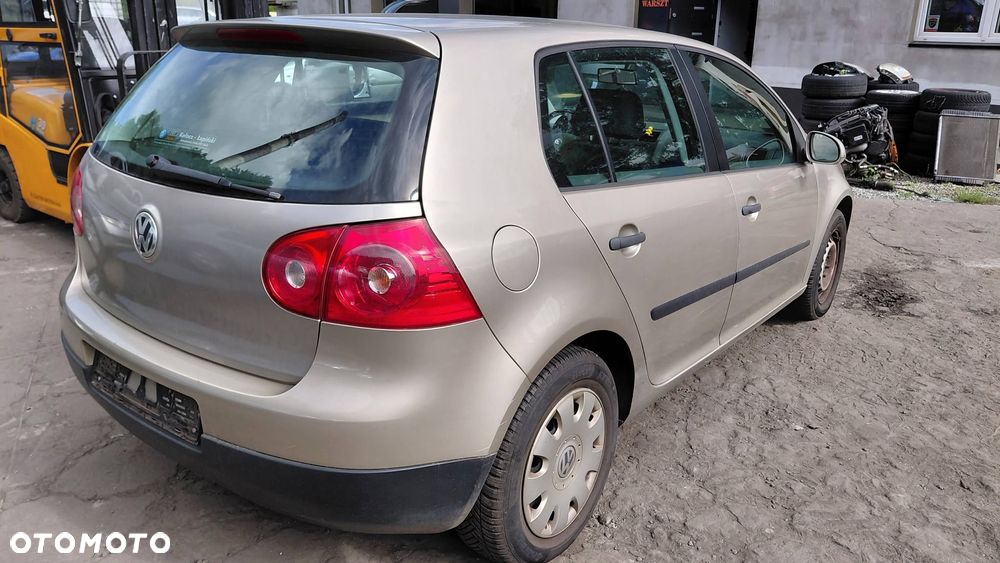 Części- Volkswagen Golf  Rok 2005 Pojemność 1390 Moc 66 kw Benzyna - 5