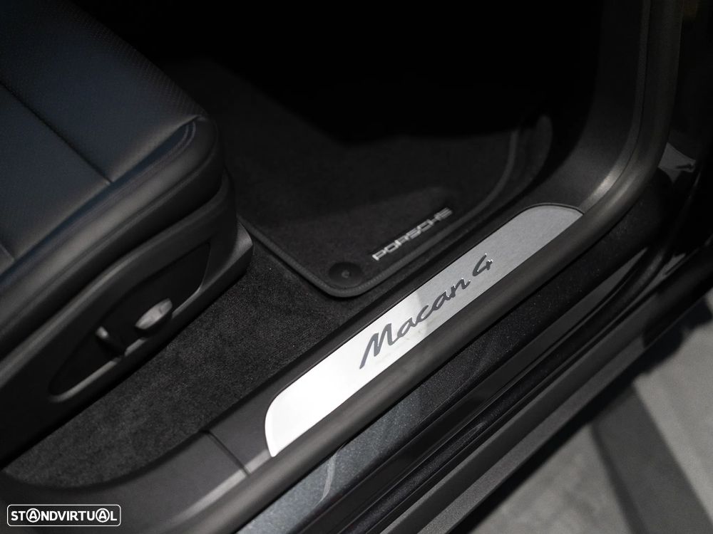 Porsche Macan Electric 4 - 48