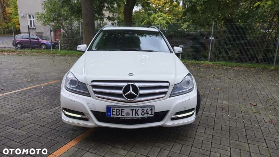 Mercedes-Benz Klasa C 180 CGI BlueEff Avantgarde - 13