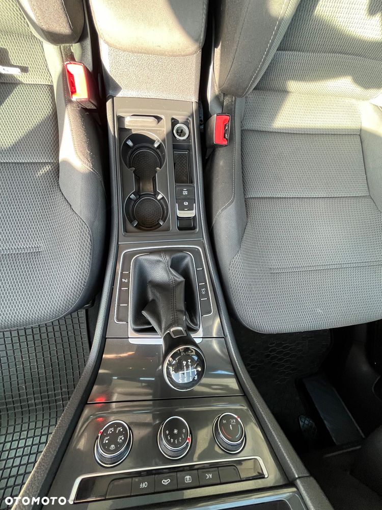 Volkswagen Golf 1.6 TDI BMT Comfortline - 25