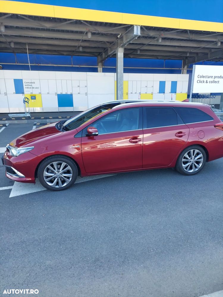 Toyota Auris 1.8 L VVT-i HSD Sol + - 4