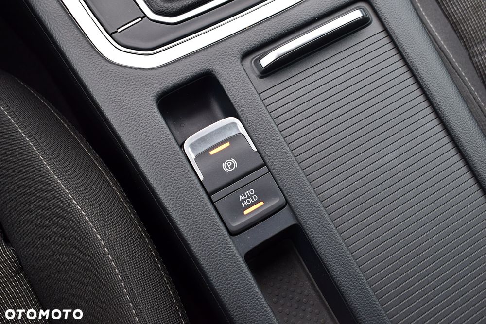 Volkswagen Passat - 16