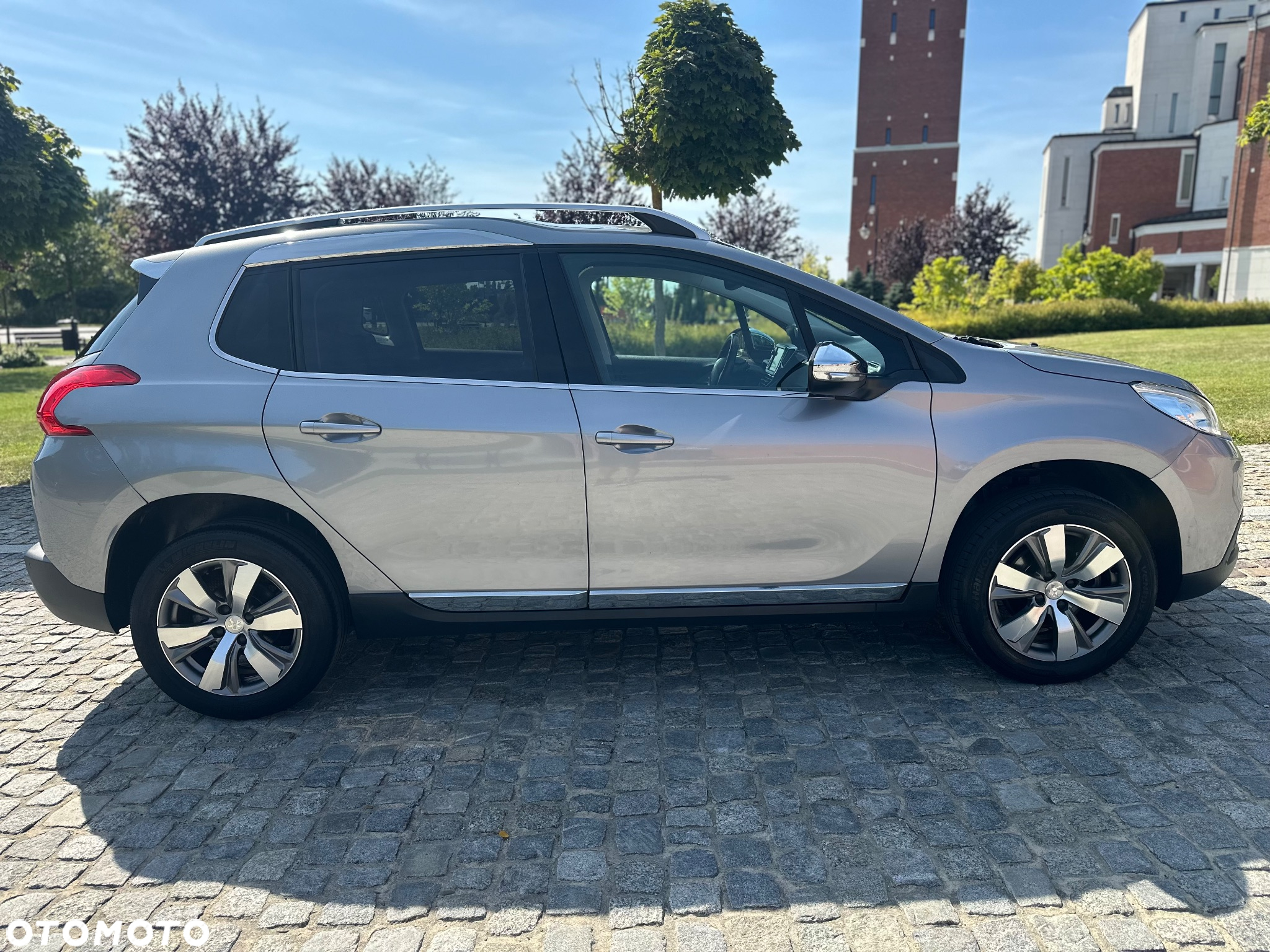 Peugeot 2008 1.2 Pure Tech GPF Signature S&S EAT6 - 9