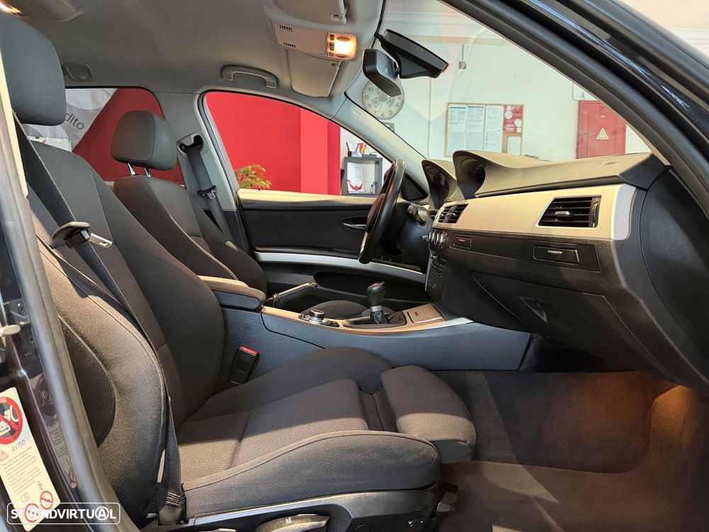 BMW 320 d EfficientDynamics Navigation - 13