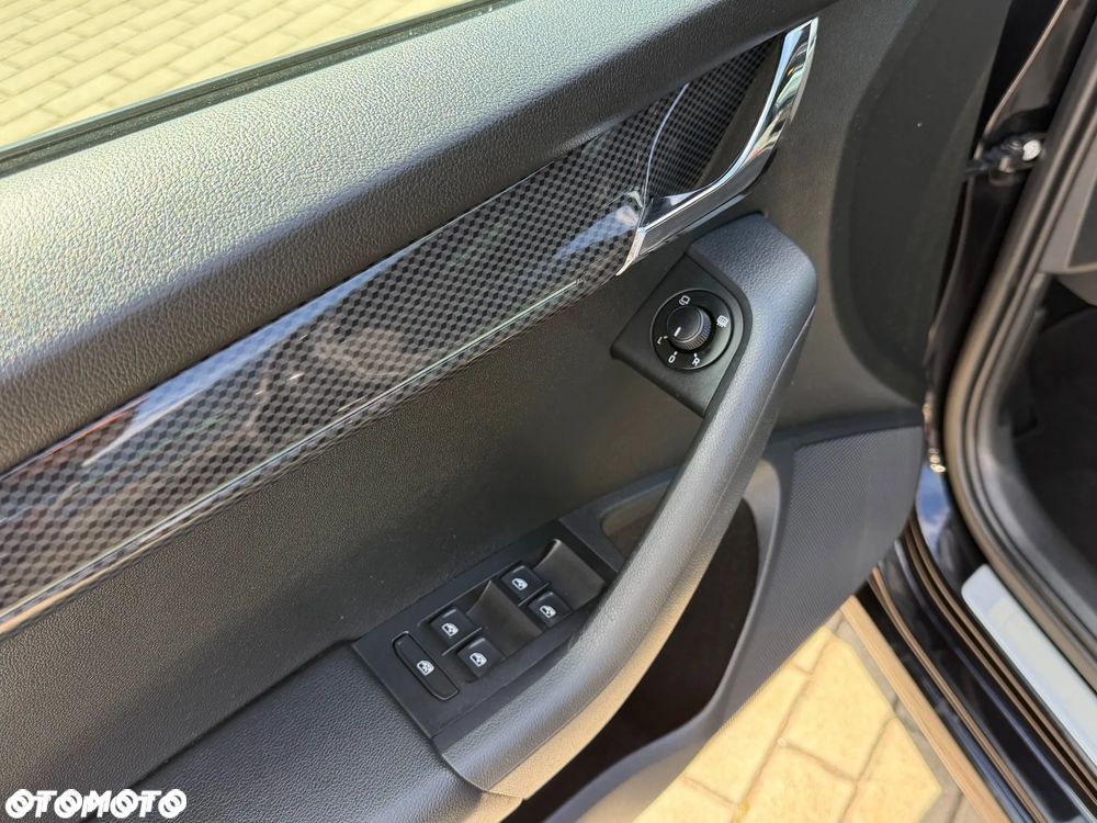 Skoda Octavia 2.0 TDI DSG RS - 22