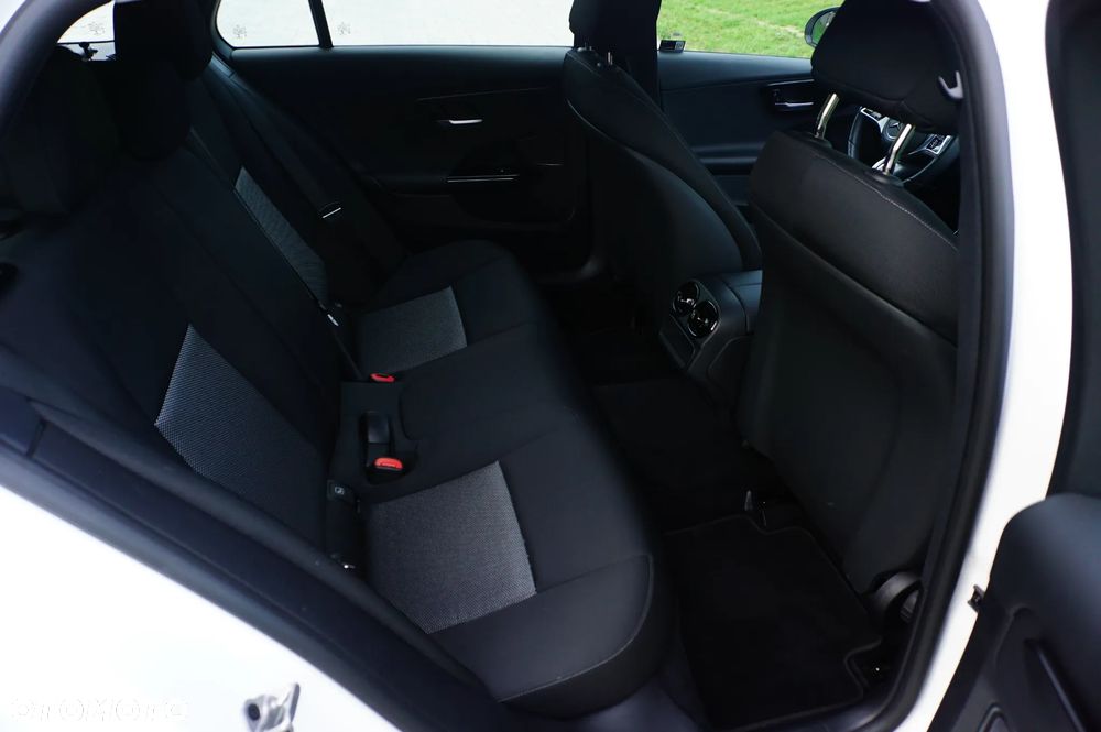 Mercedes-Benz Klasa C 220 d mHEV - 27