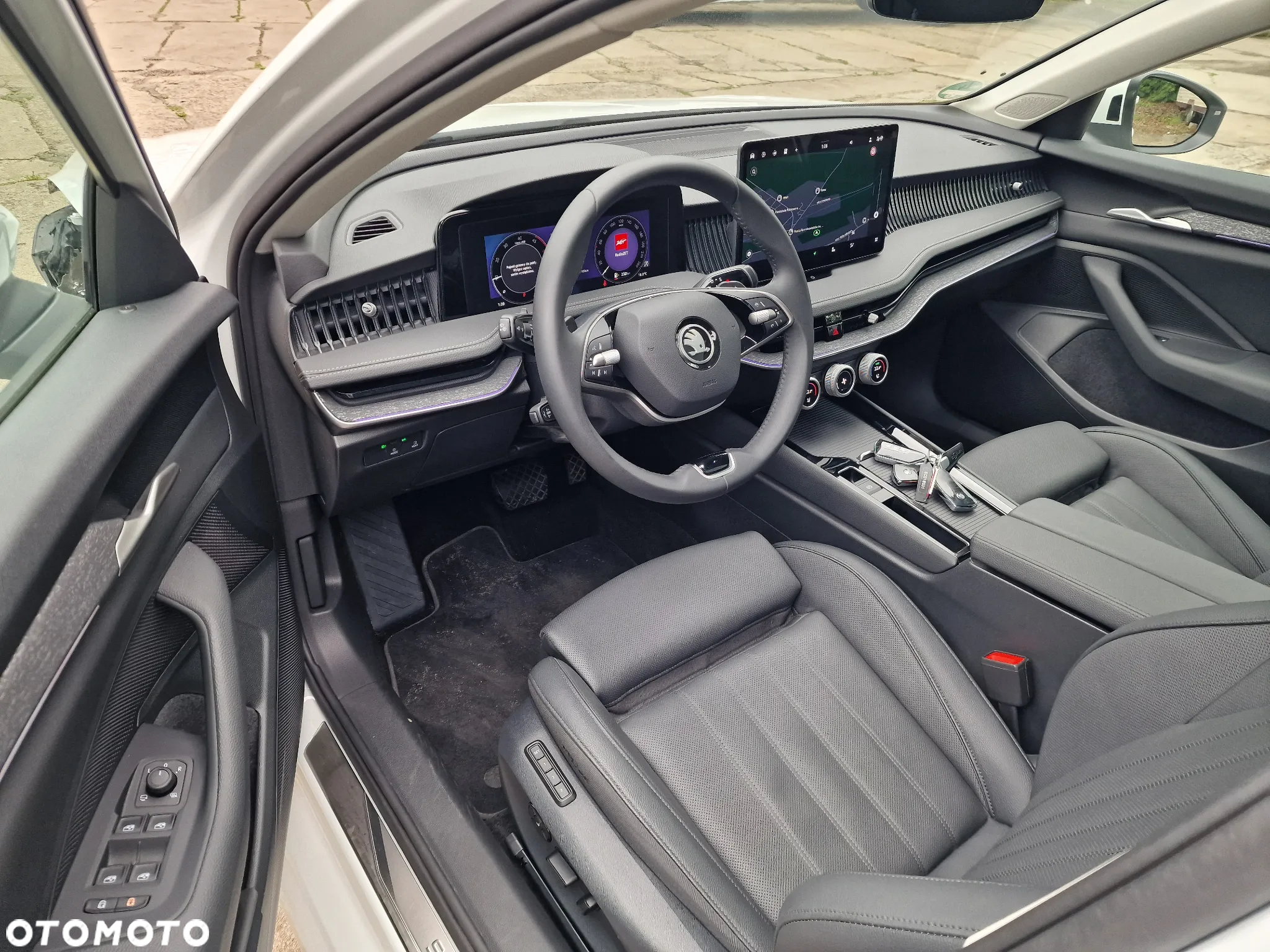 Skoda Superb 2.0 TDI DSG Premium Edition - 24