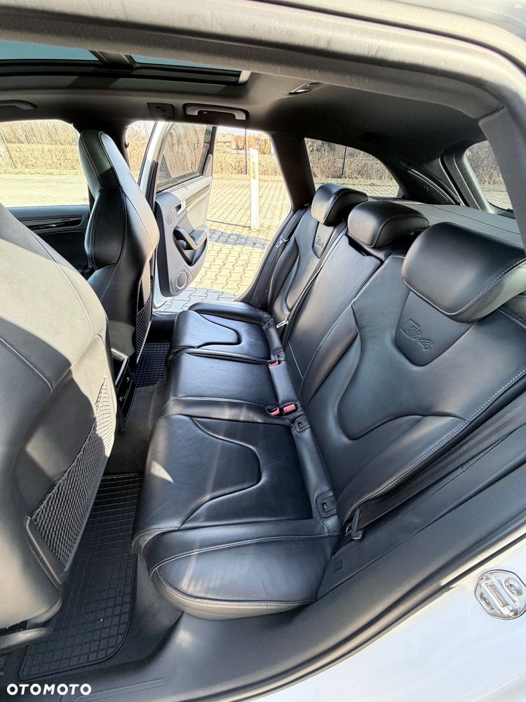 Audi A4 Avant 2.0 TDI - 11