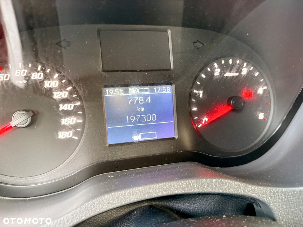 Mercedes-Benz Sprinter - 10