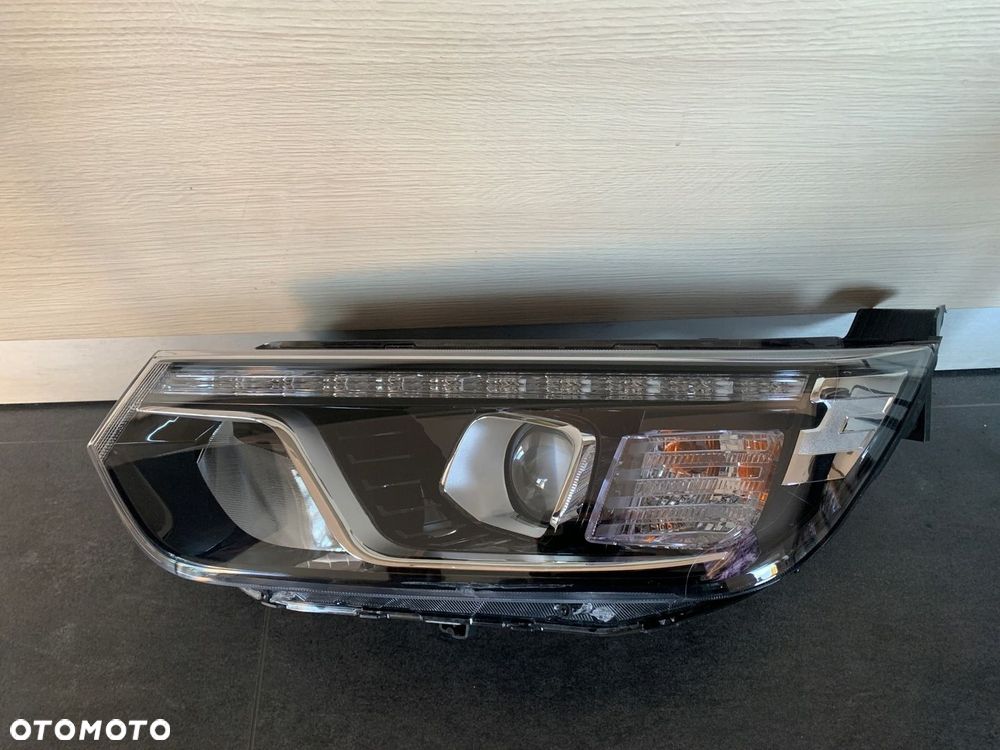 Lampa lewa SSANG YONG TIVOLI 2019- - 2