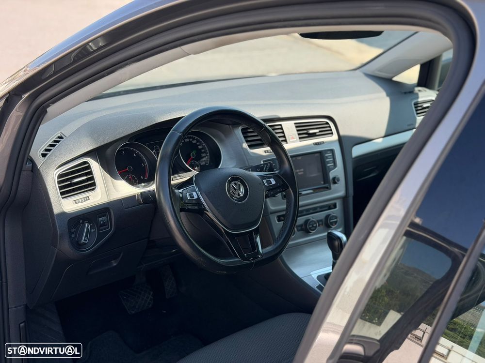 VW Golf 1.6 TDI Highline DSG - 12