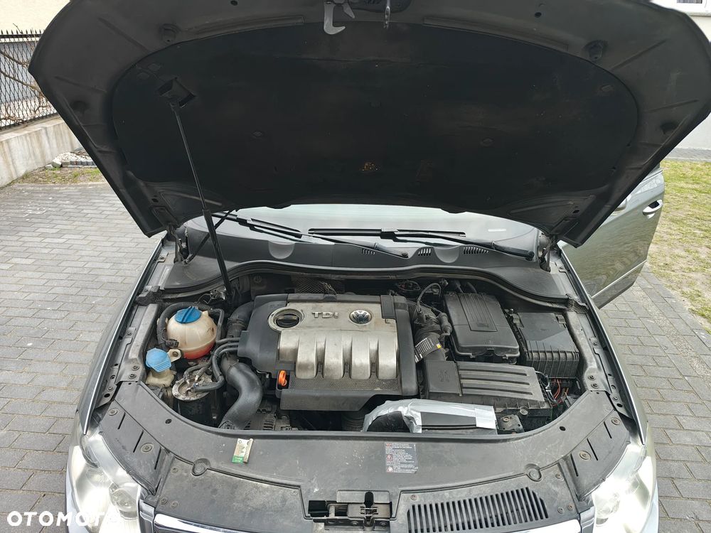 Volkswagen Passat 2.0 TDI DPF Sportline - 11
