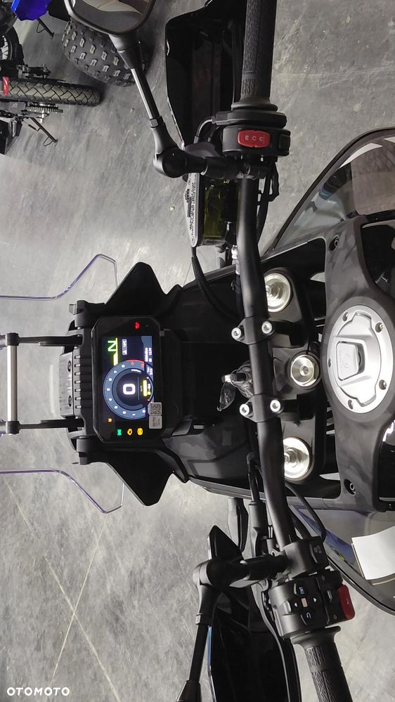 CFMoto MT - 7