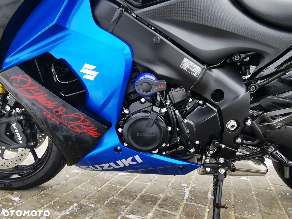 Suzuki GSX - 12