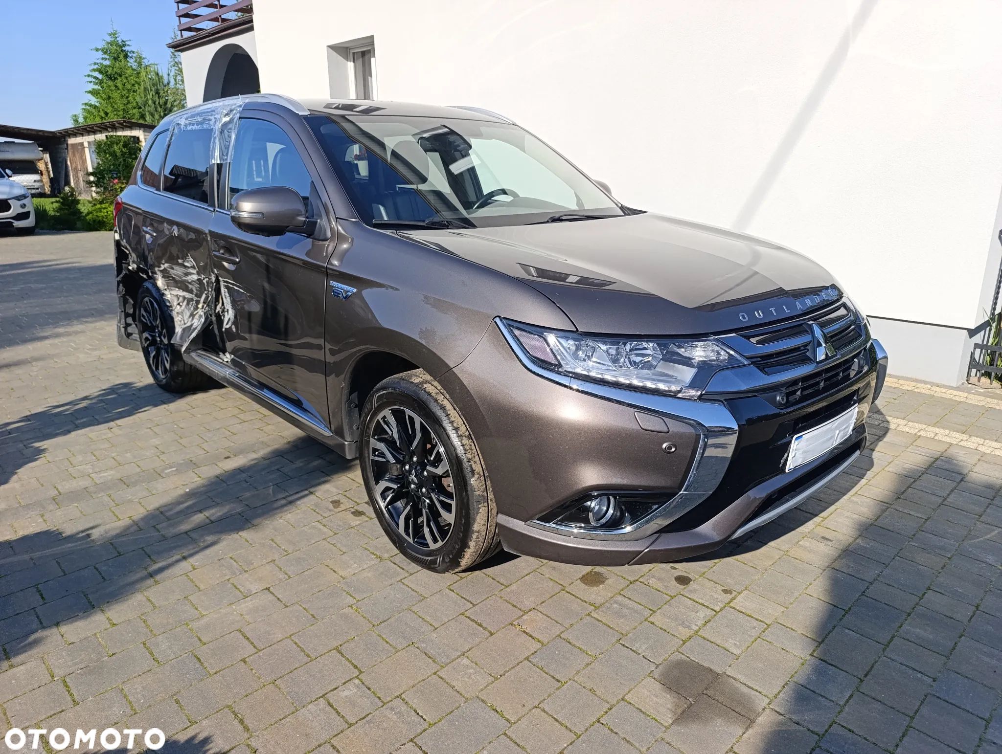Mitsubishi Outlander 2.0 4WD Plug-In Hybrid Top - 1