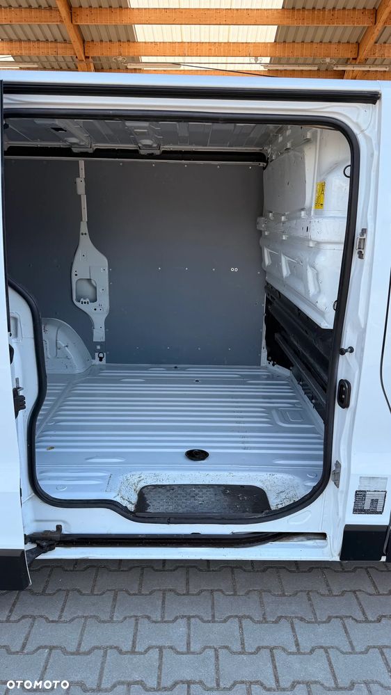 Opel Vivaro Trafic - 11