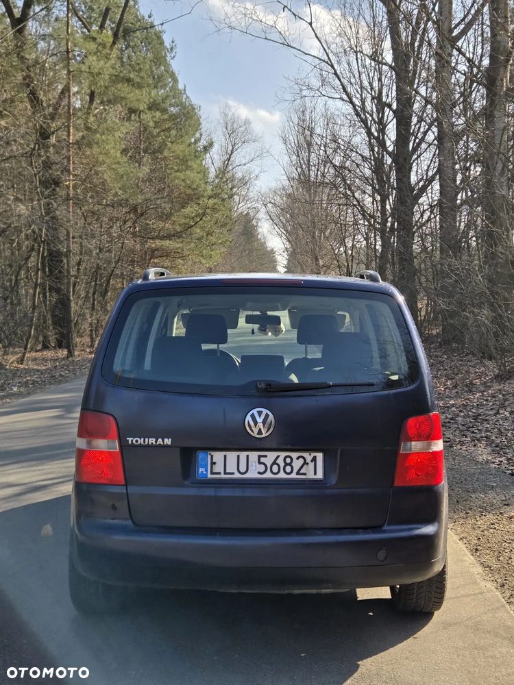 Volkswagen Touran - 4