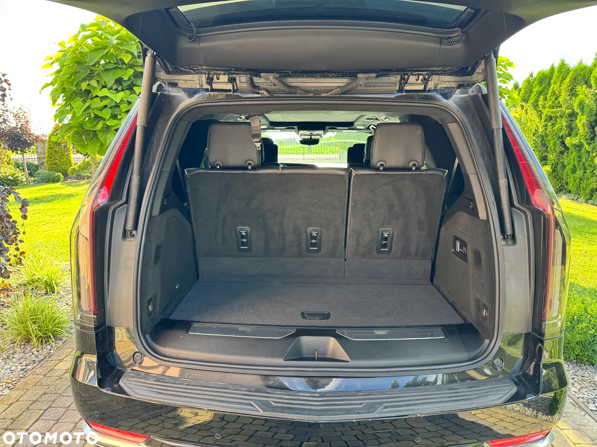 Cadillac Escalade - 30