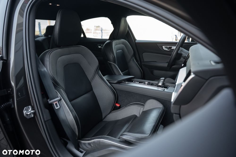 Volvo S60 T4 Geartronic RDesign - 25