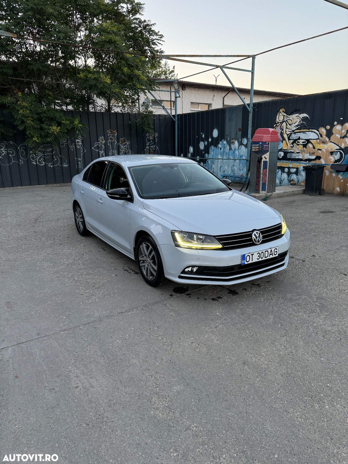 Volkswagen Jetta 2.0 TDI Comfortline - 3